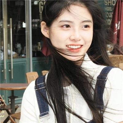 穿着旗袍的女孩